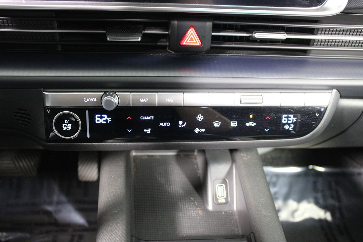 Used 2024 Hyundai Ioniq 6 SE RWD image 13