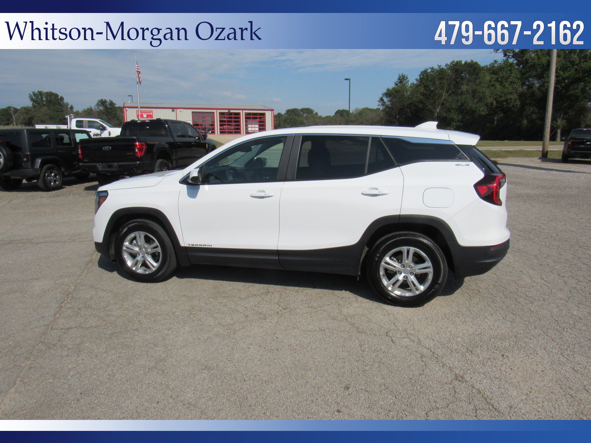 Used 2024 GMC Terrain SLE image 7
