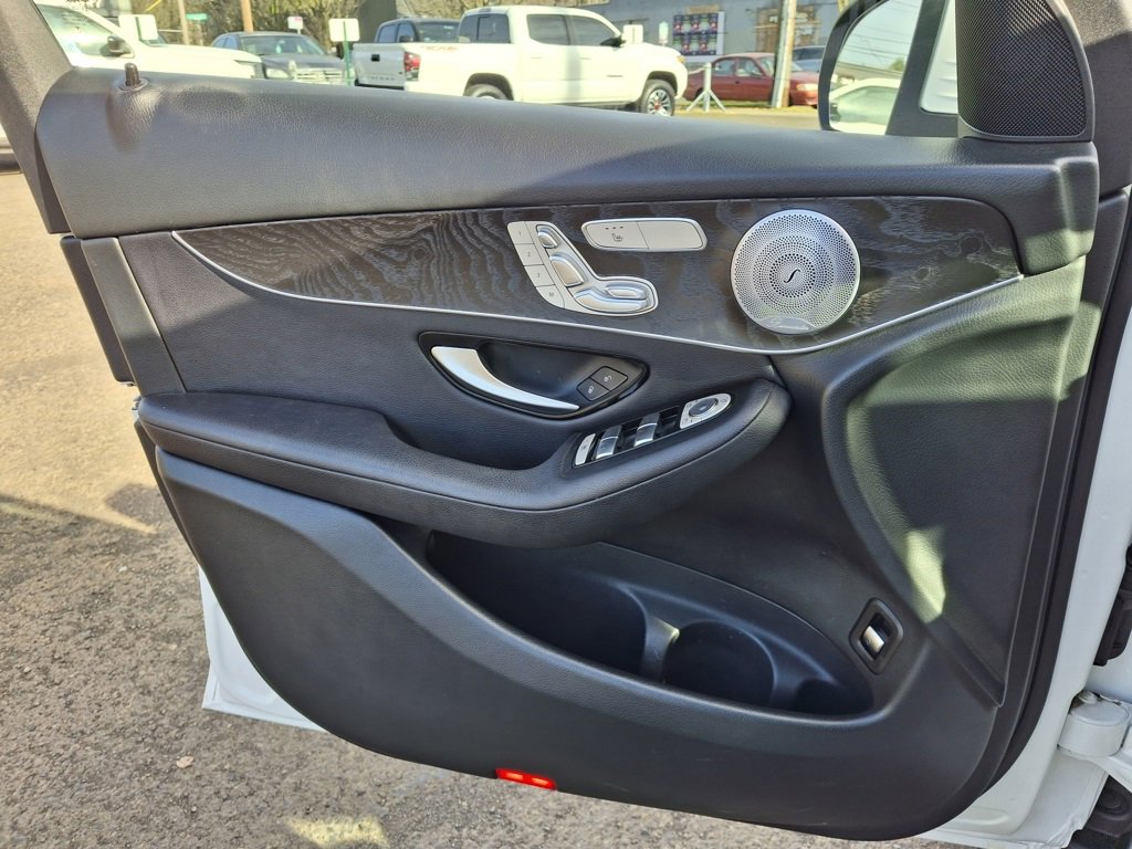 Used 2018 Mercedes-Benz GLC 300 4MATIC image 23