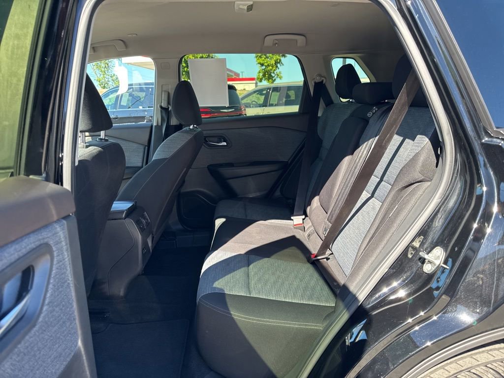 Used 2023 Nissan Rogue SV FWD image 18