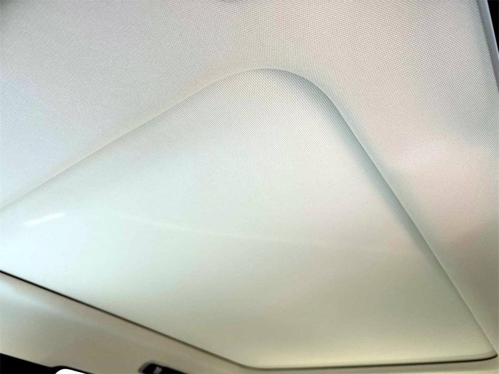 New 2026 Land Rover Range Rover Long Wheelbase SE image 18