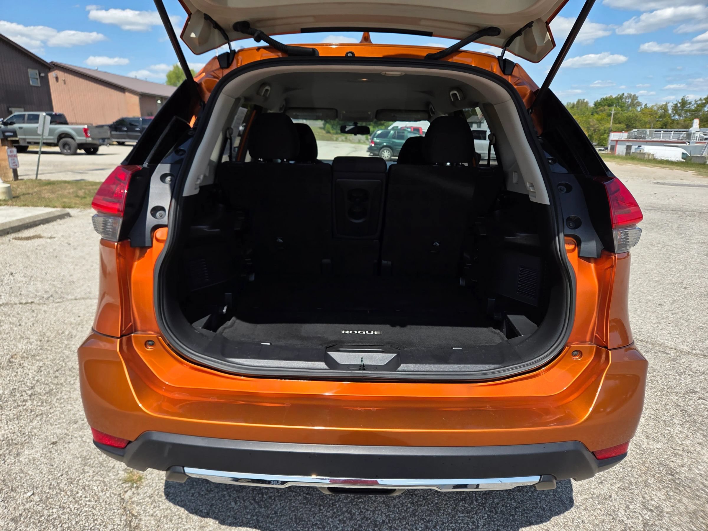 Used 2017 Nissan Rogue S w/ S Appearance Package AWD/4WD image 16