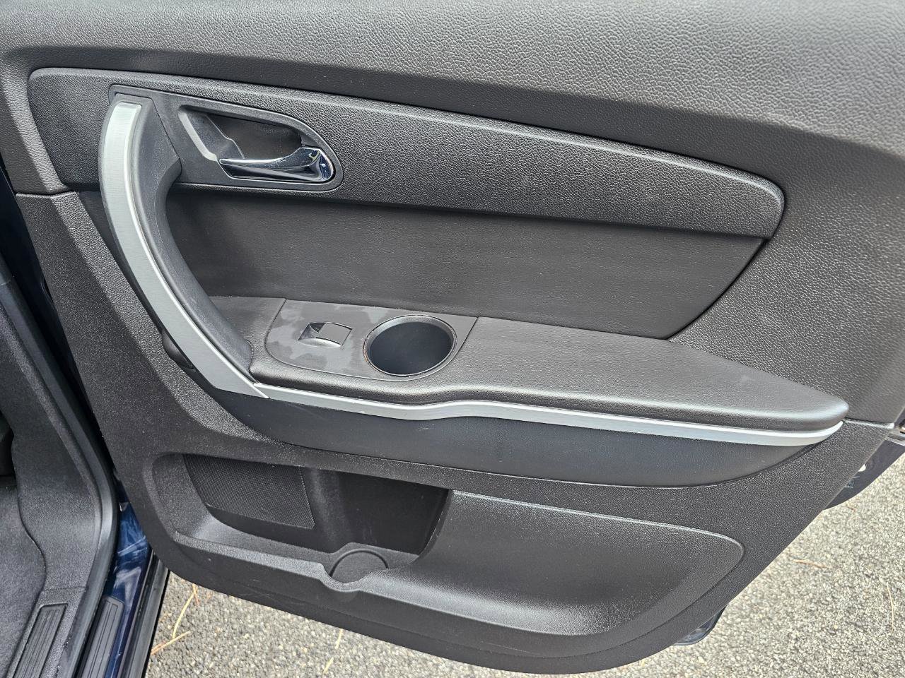 Used 2012 GMC Acadia SLE image 18