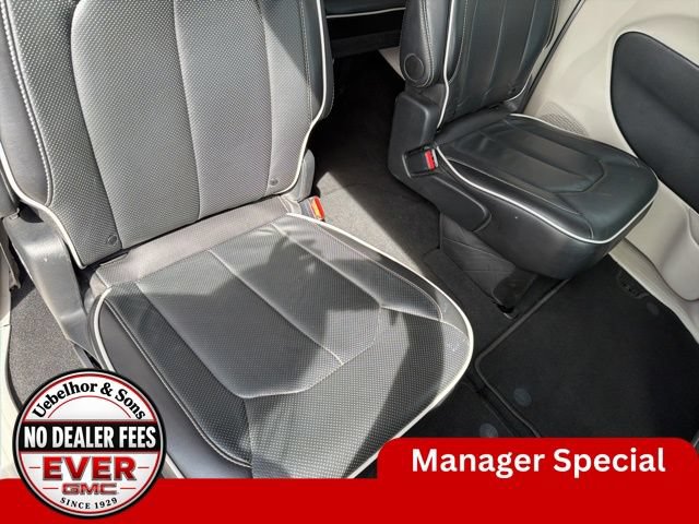 Used 2024 Chrysler Pacifica Limited FWD image 6