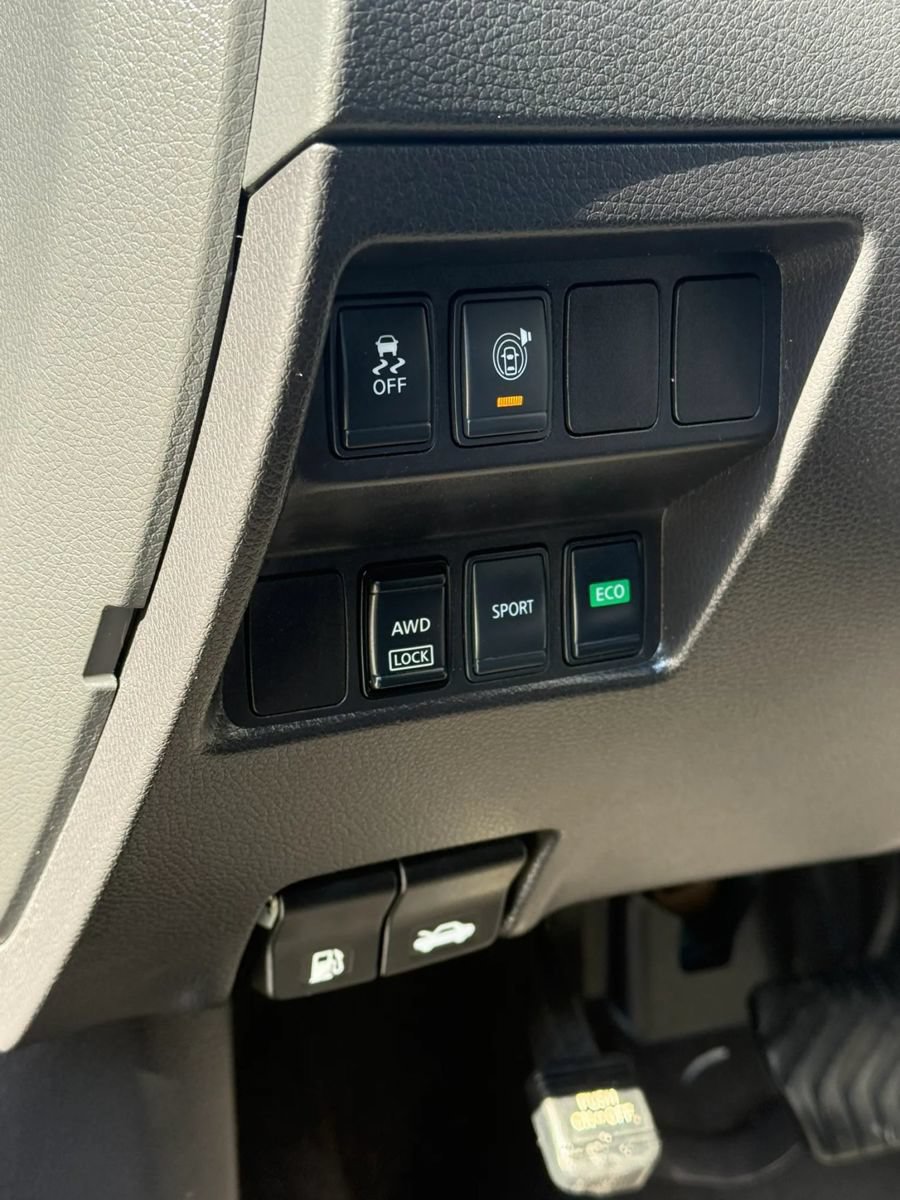 Used 2017 Nissan Rogue S AWD/4WD image 11