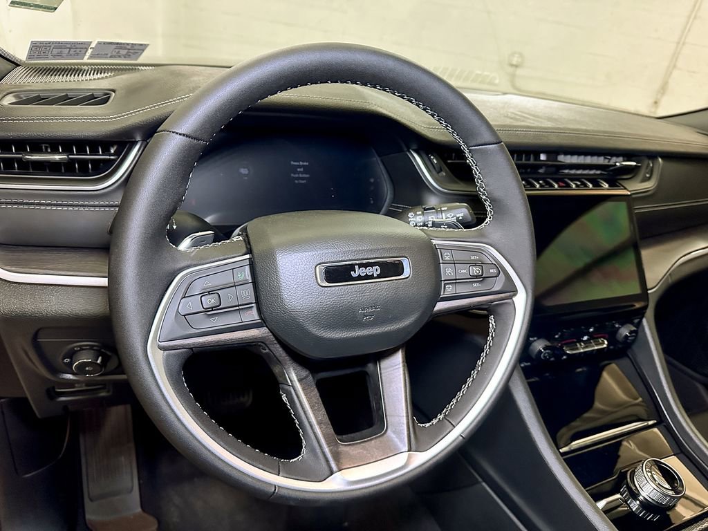 New 2025 Jeep Grand Cherokee Limited w/ Black Appearance Package image 20