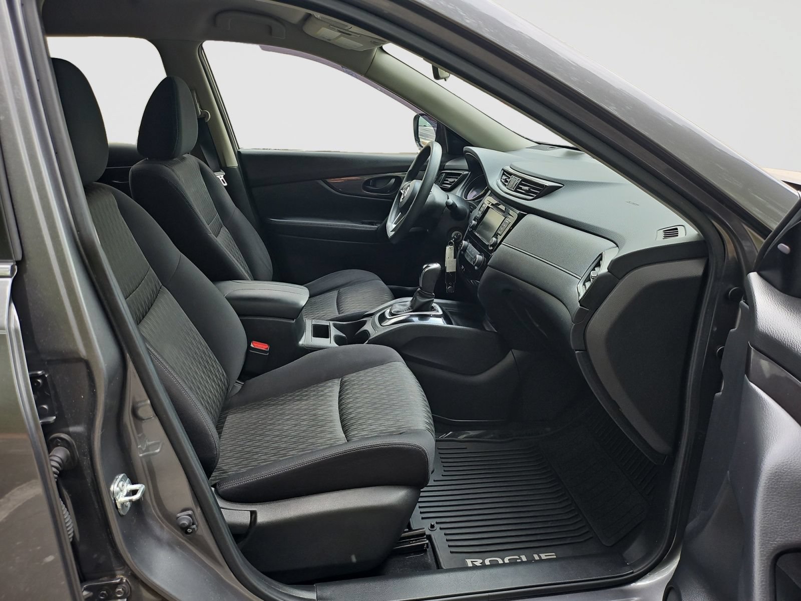 Used 2020 Nissan Rogue S FWD image 16