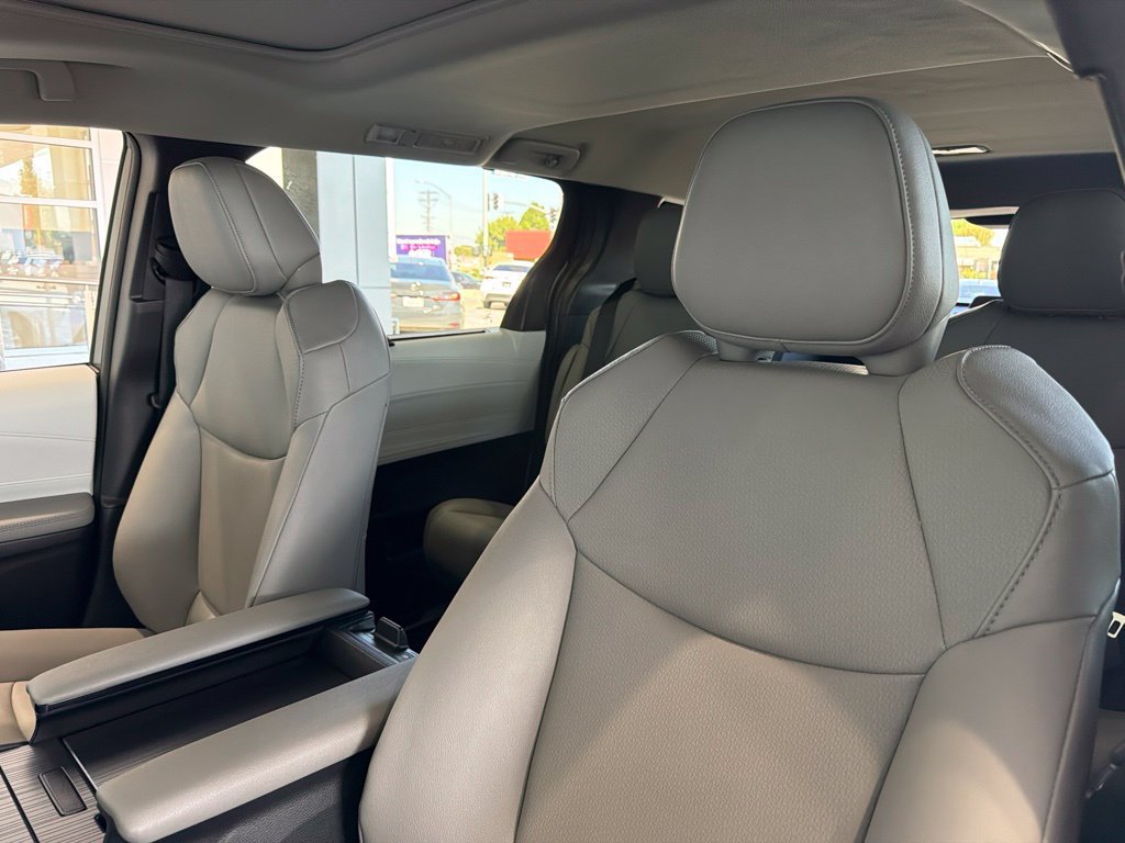New 2026 Toyota Sienna XLE AWD/4WD image 19