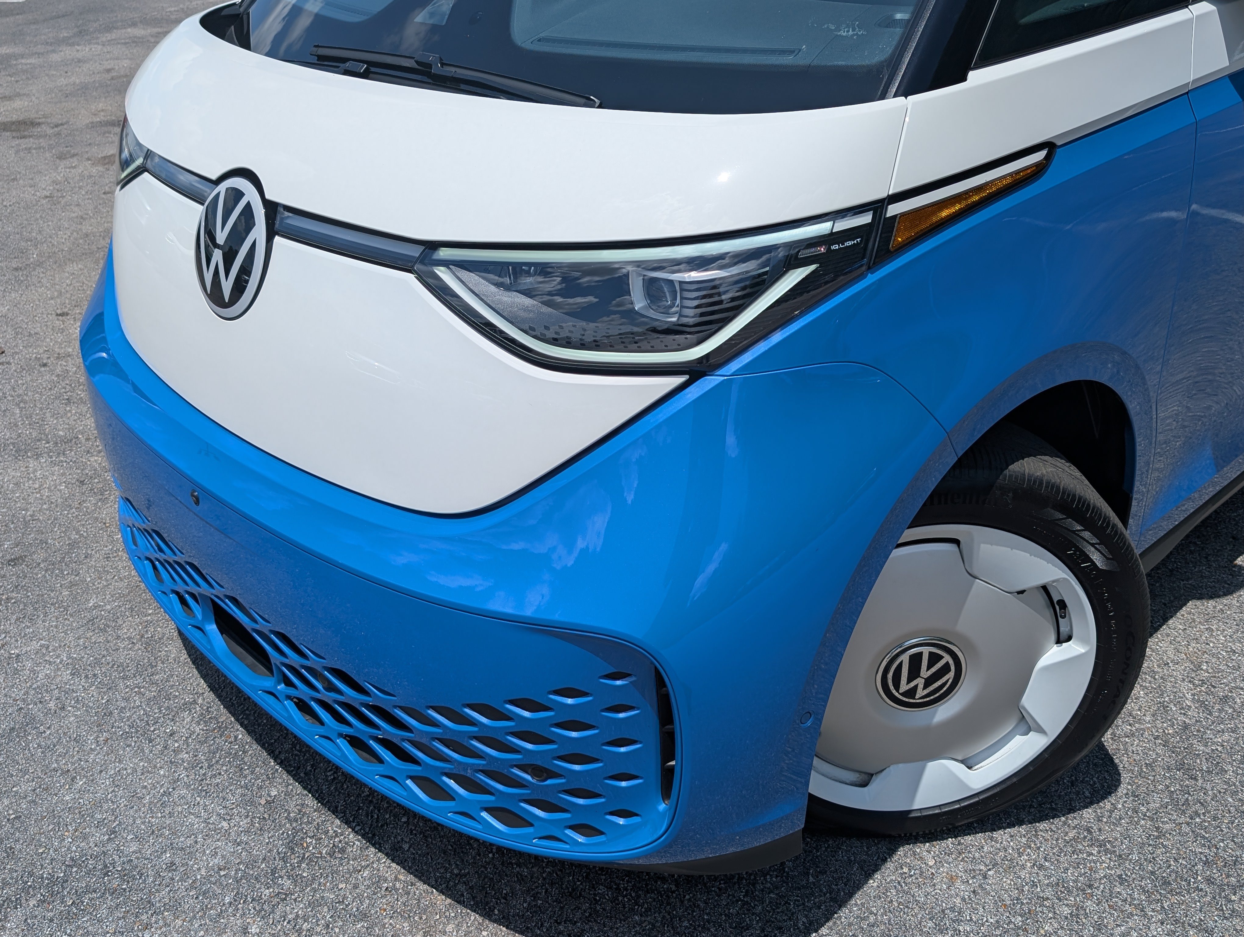Used 2025 Volkswagen ID. Buzz Pro S Plus RWD image 13