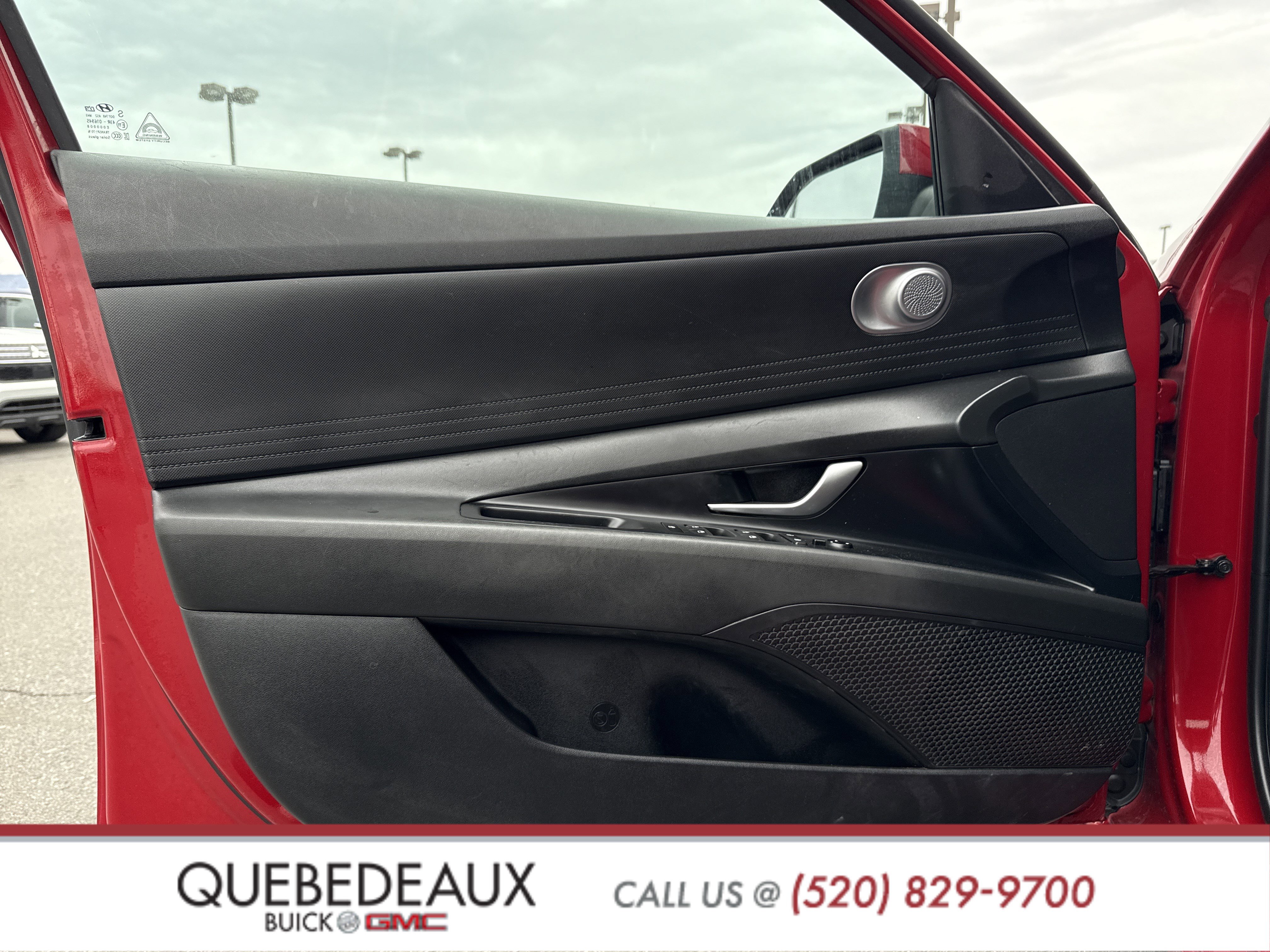 Used 2023 Hyundai Elantra SEL w/ Preferred Accessory Package image 8