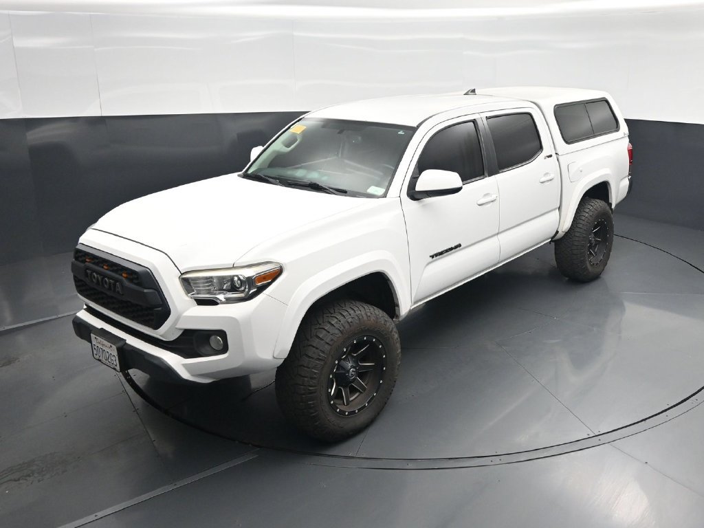 Used 2017 Toyota Tacoma SR5 w/ Tow Package AWD/4WD image 31