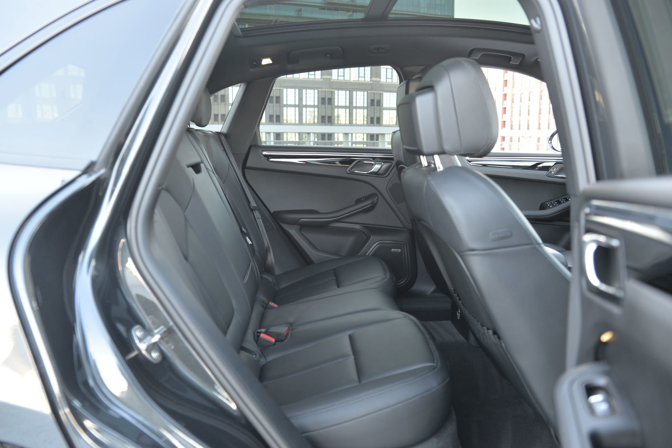 Certified 2025 Porsche Macan image 25