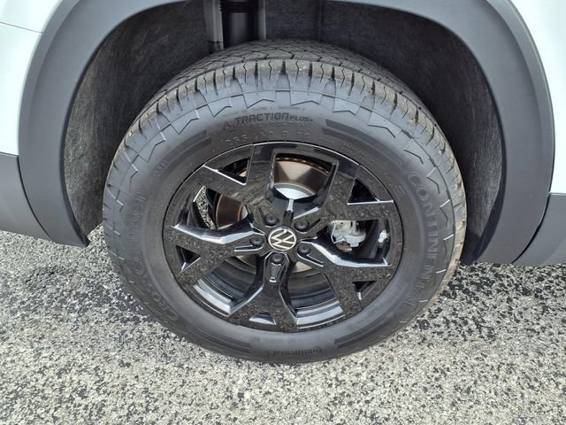Used 2025 Volkswagen Atlas Peak Edition SE AWD/4WD image 48