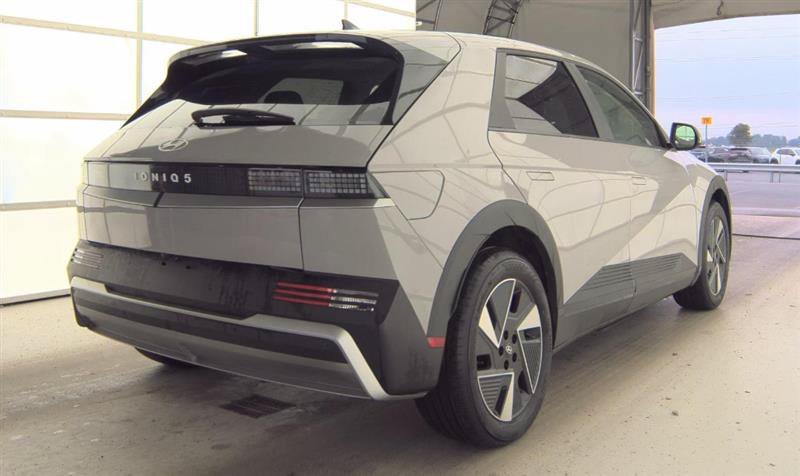 Used 2025 Hyundai Ioniq 5 SE RWD image 4