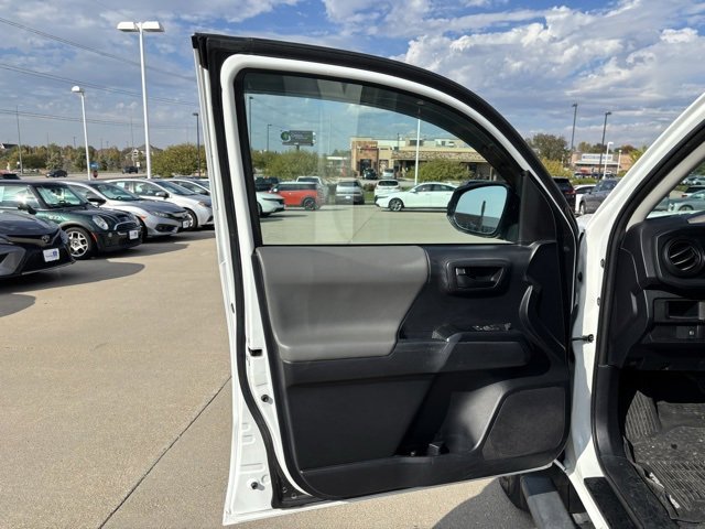 Used 2019 Toyota Tacoma SR image 10