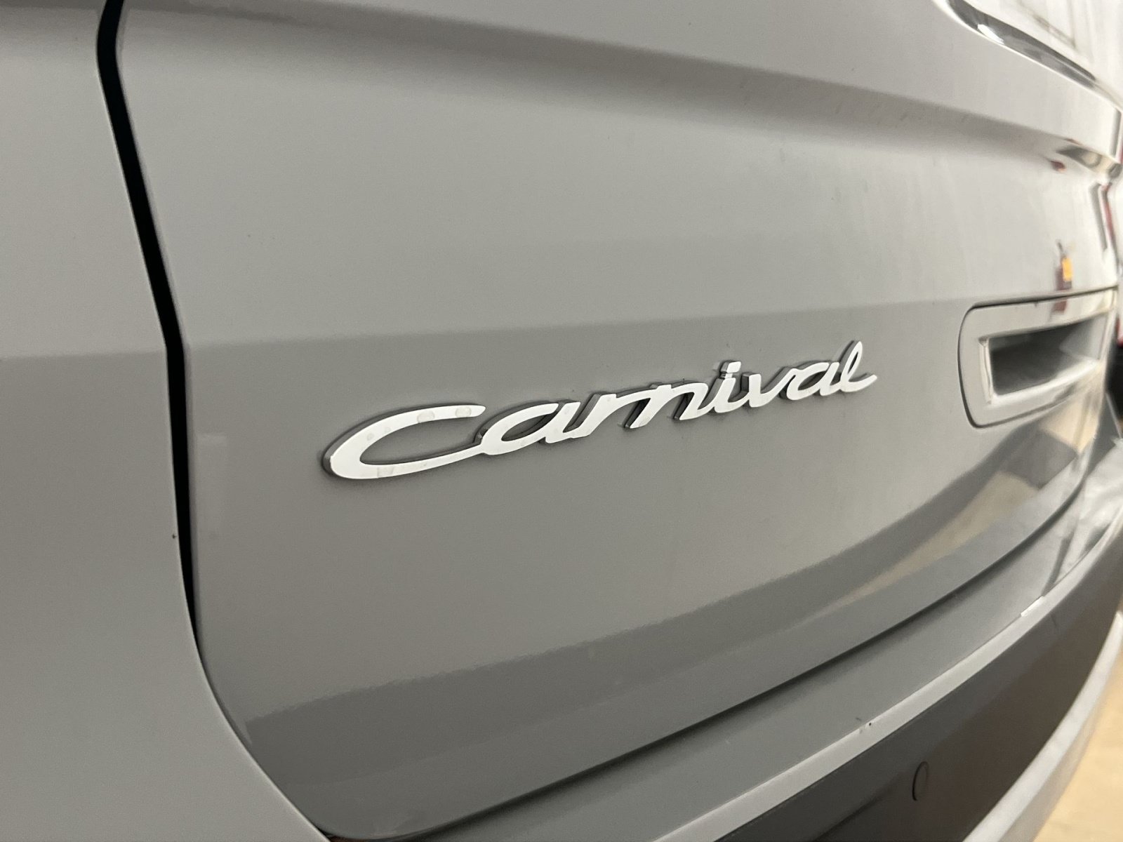 Used 2022 Kia Carnival EX FWD image 23