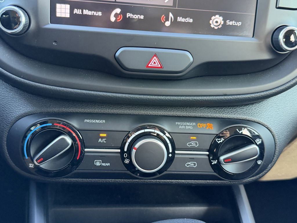 Used 2025 Kia Soul LX w/ LX Technology Package FWD image 24