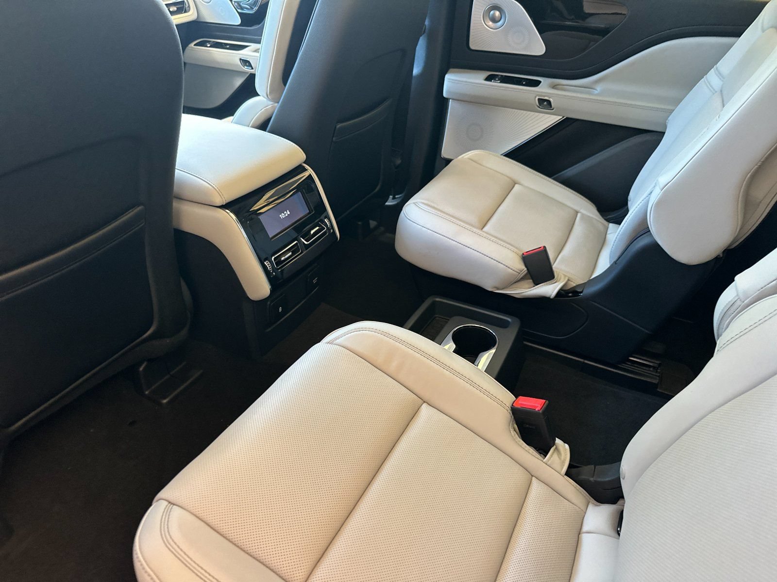 New 2026 Lincoln Aviator Reserve AWD/4WD image 11