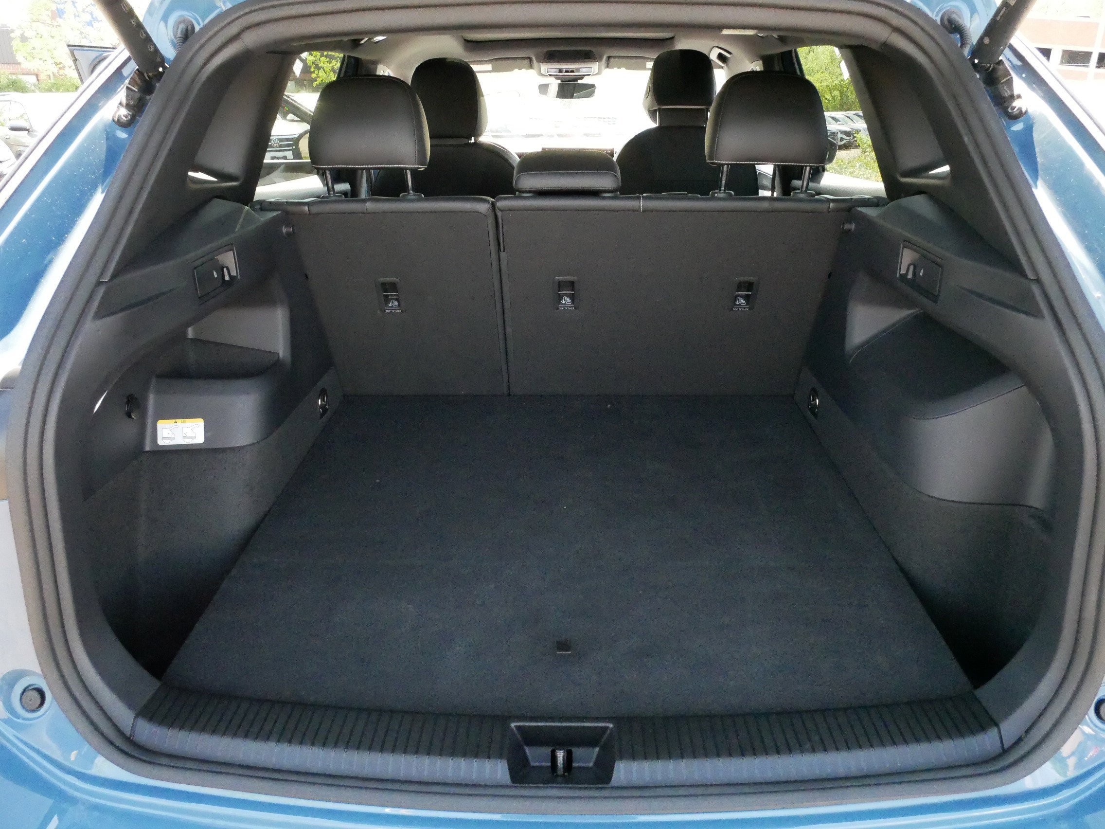 Certified 2025 Volkswagen Tiguan SE R-Line AWD/4WD image 18