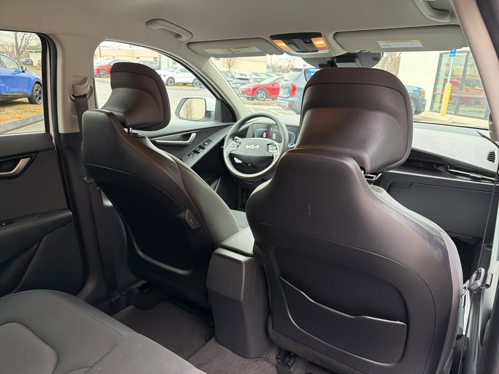 Certified 2025 Kia Niro LX image 17