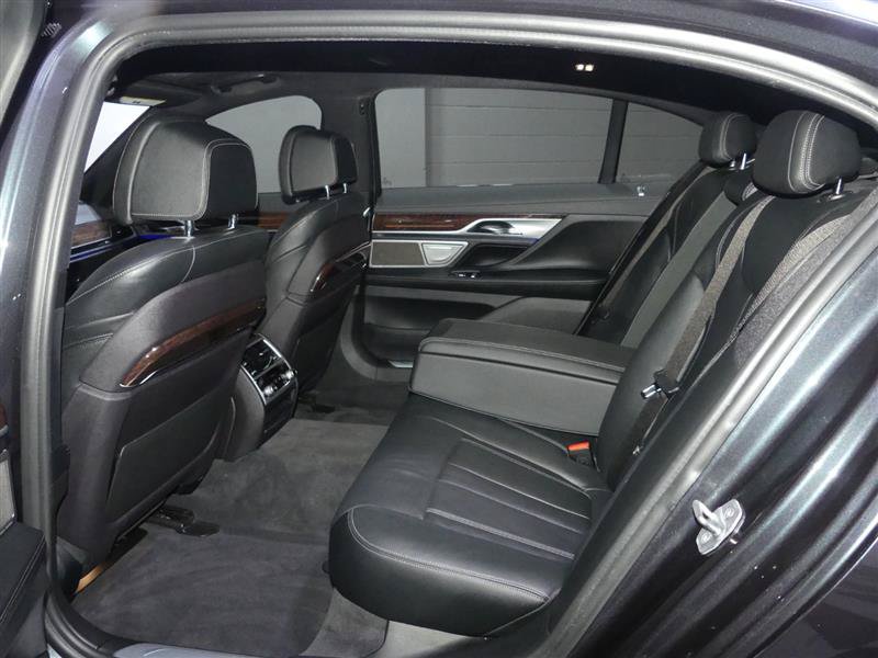 Used 2019 BMW 740i xDrive w/ M Sport Package AWD/4WD image 28