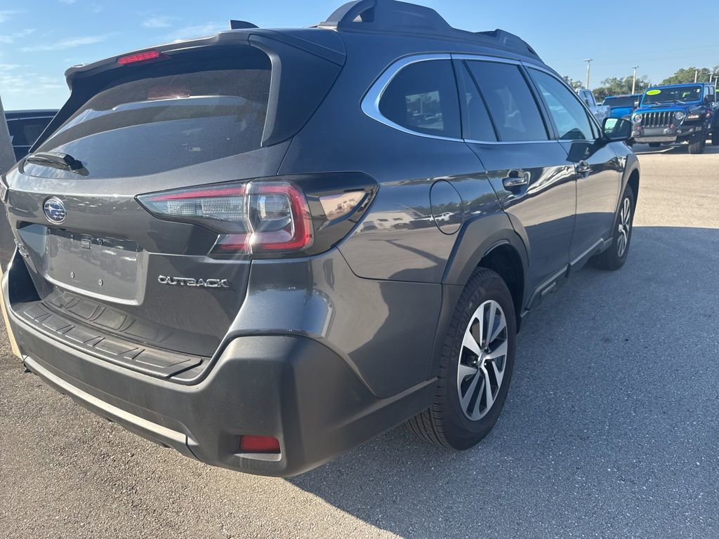 Used 2023 Subaru Outback Premium image 5