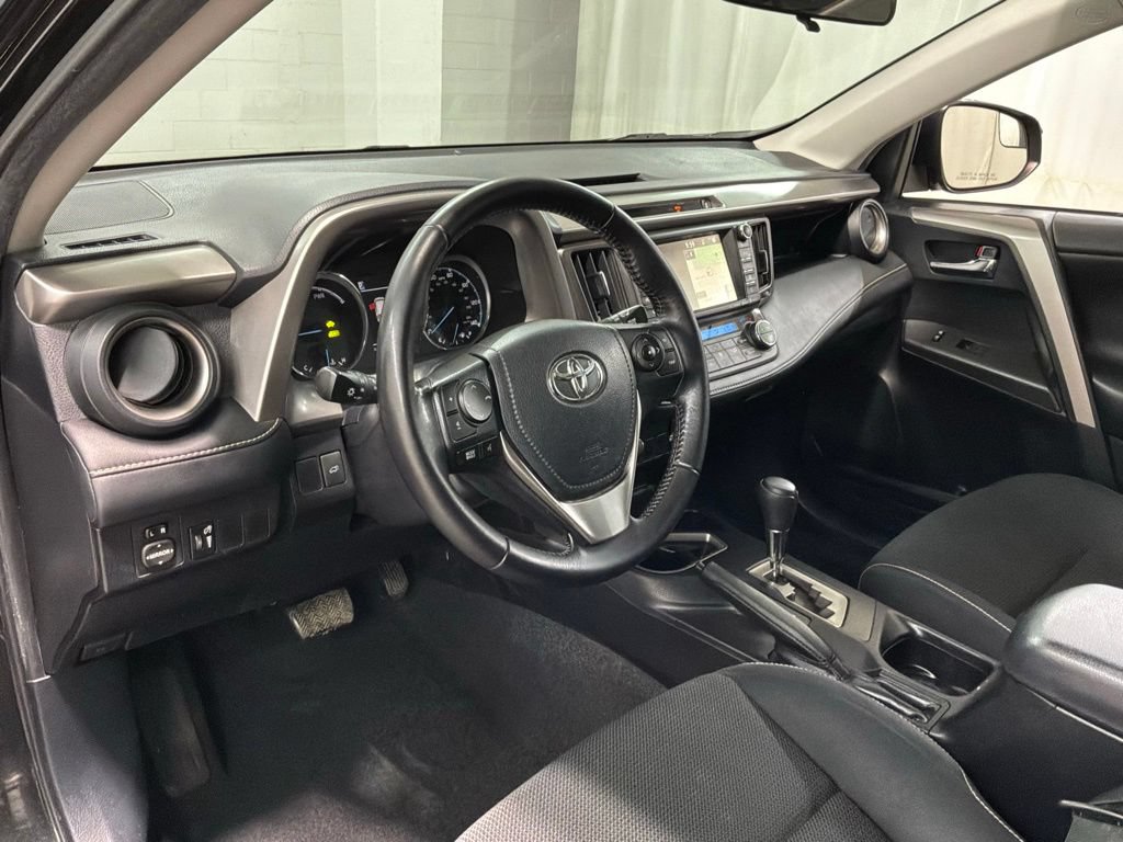Used 2016 Toyota RAV4 XLE AWD/4WD image 17