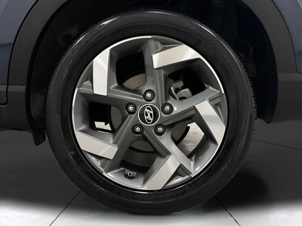 Used 2025 Hyundai Venue Limited FWD image 28