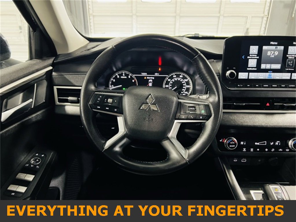 Used 2024 Mitsubishi Outlander SE image 5
