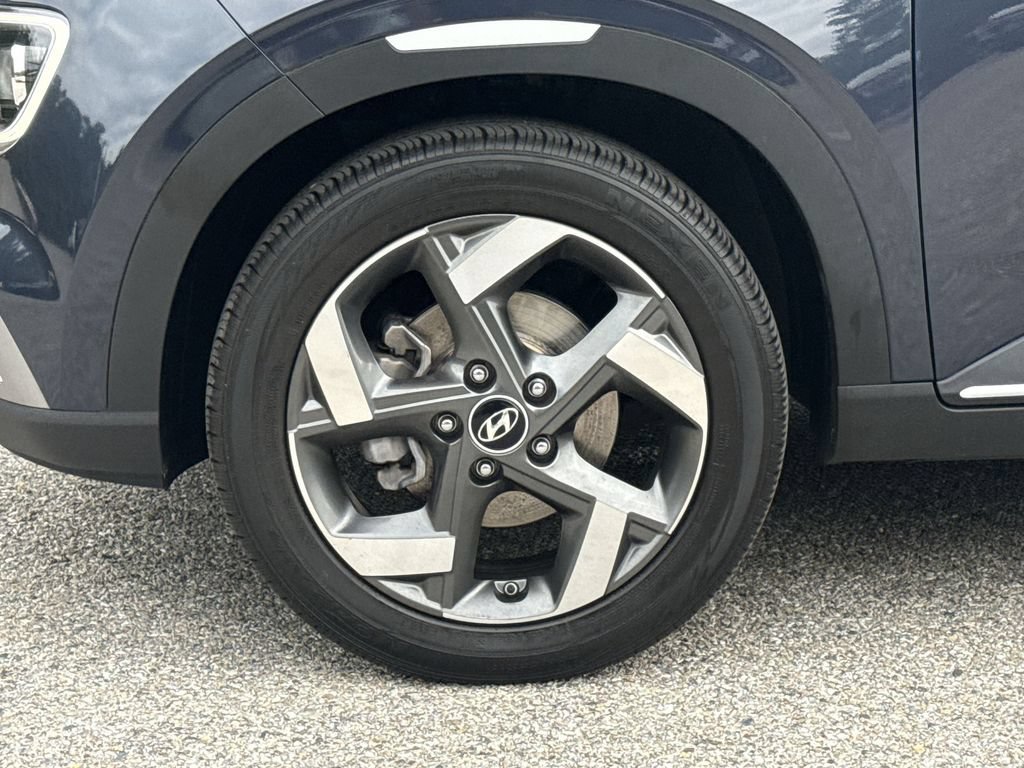 Used 2023 Hyundai Venue Limited FWD image 18
