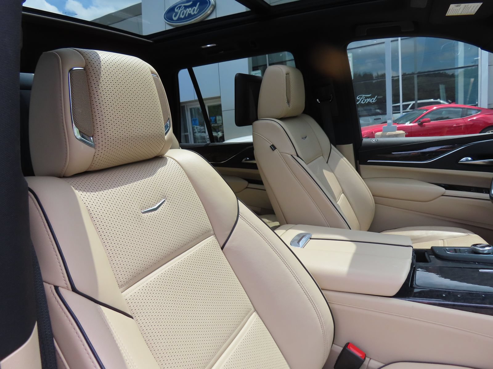 Used 2021 Cadillac Escalade Premium Luxury w/ Performance Package AWD/4WD image 35