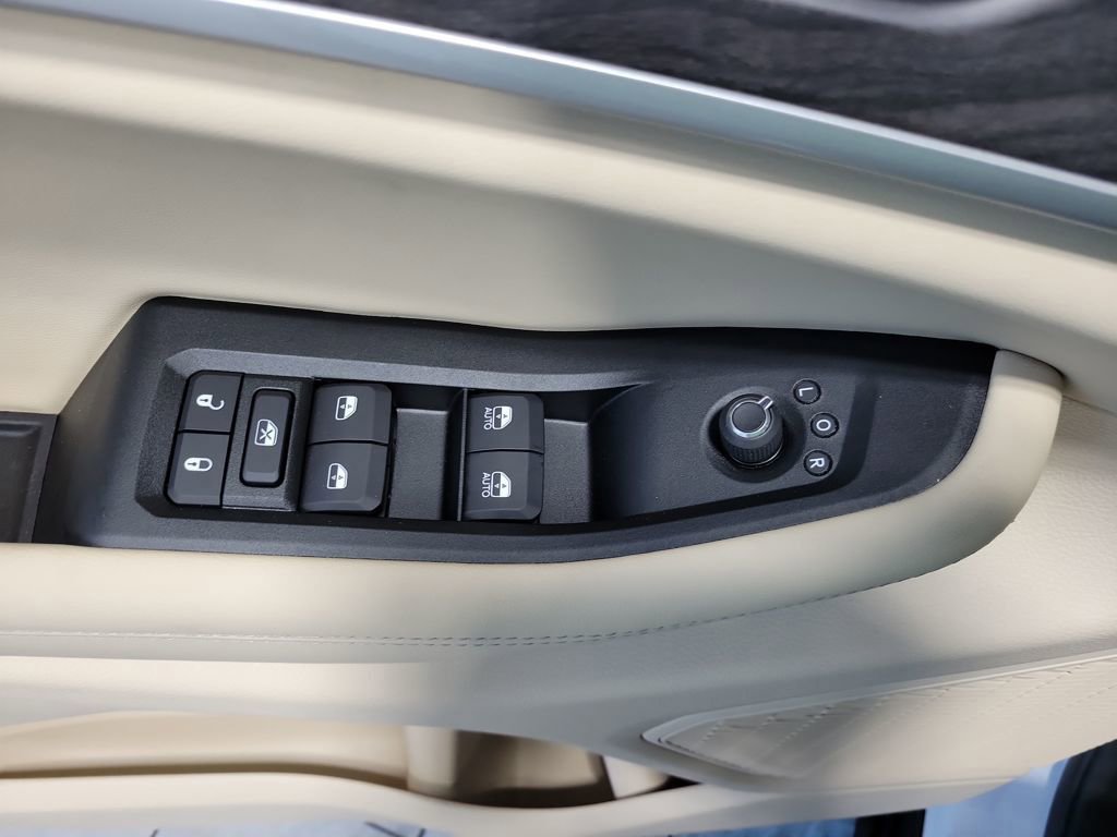 New 2025 Jeep Grand Cherokee L Limited w/ Luxury Tech Group II image 24