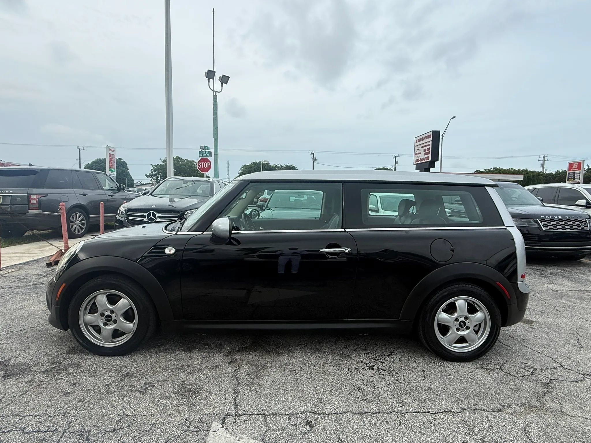 Used 2011 MINI Cooper Clubman FWD image 2