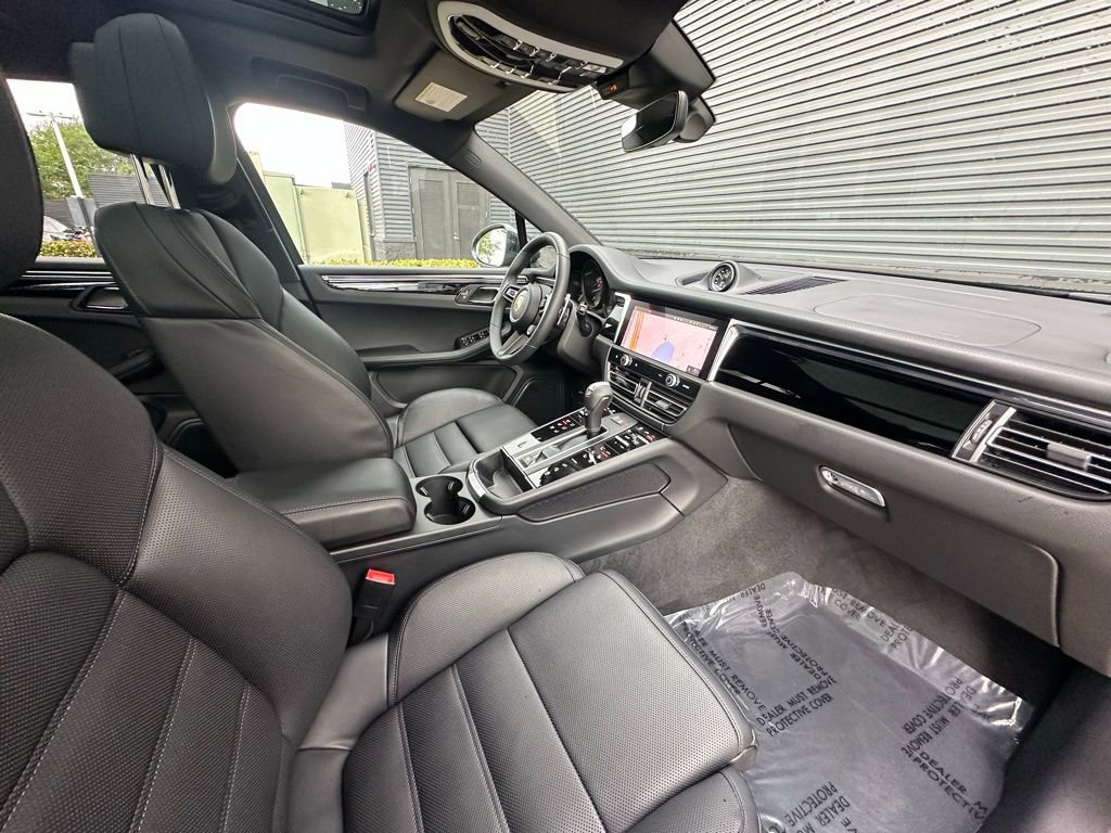 Certified 2026 Porsche Macan Turbo AWD/4WD image 38