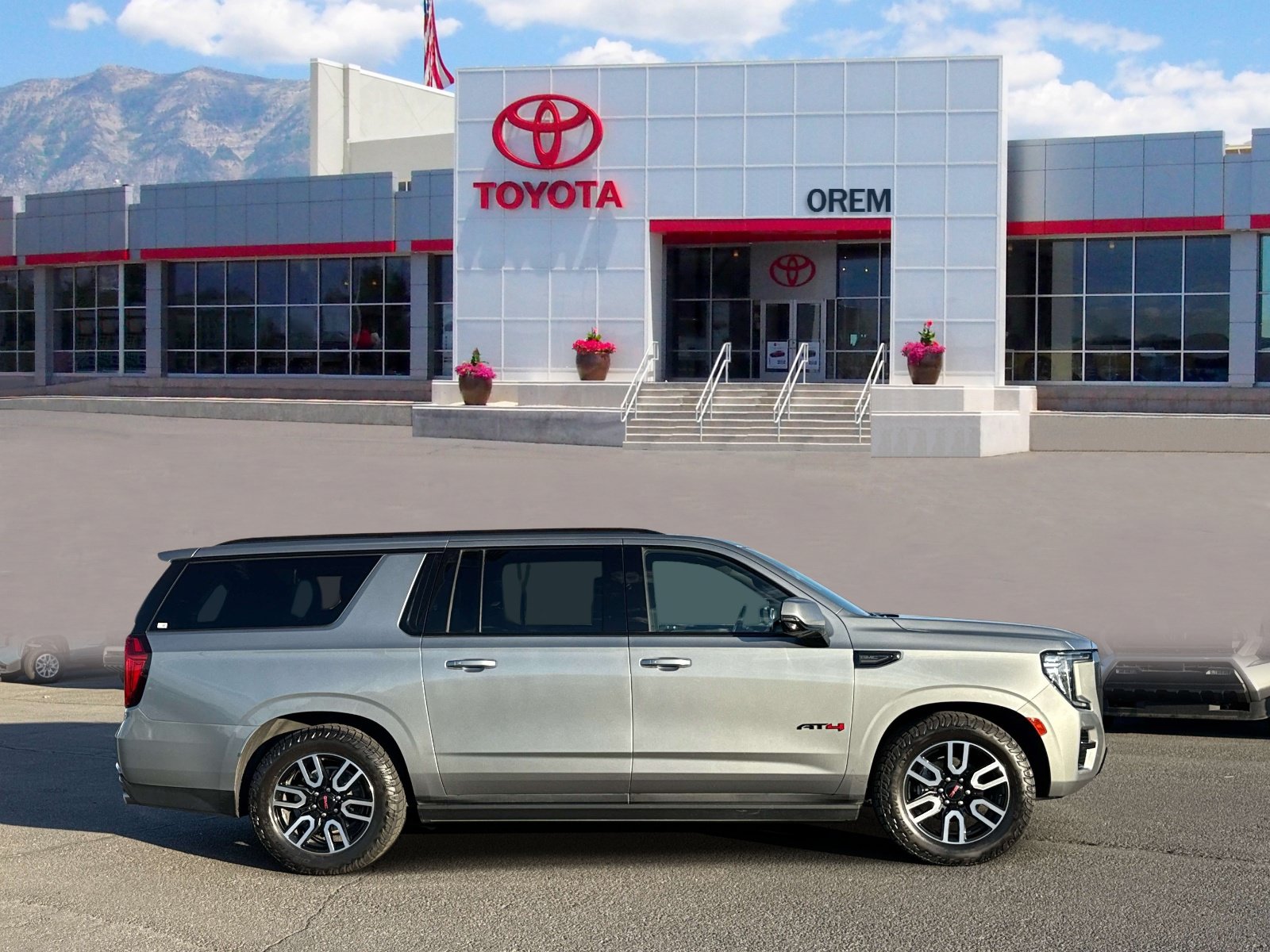 Used 2024 GMC Yukon XL AT4 w/ AT4 Premium Plus Package AWD/4WD image 3