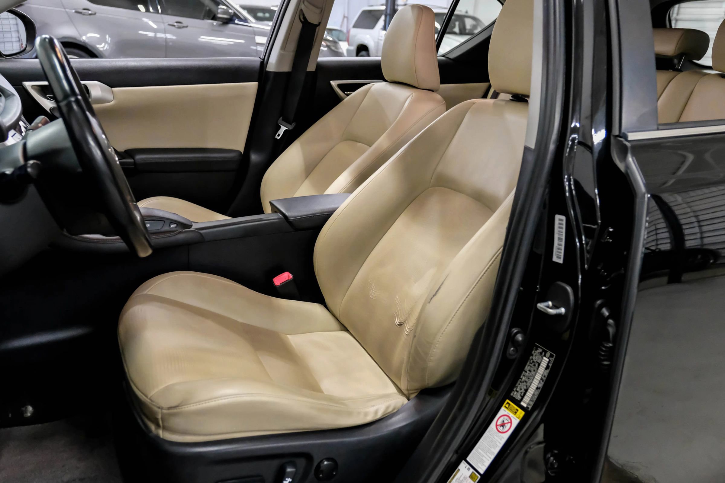 Used 2012 Lexus CT 200h Premium image 34