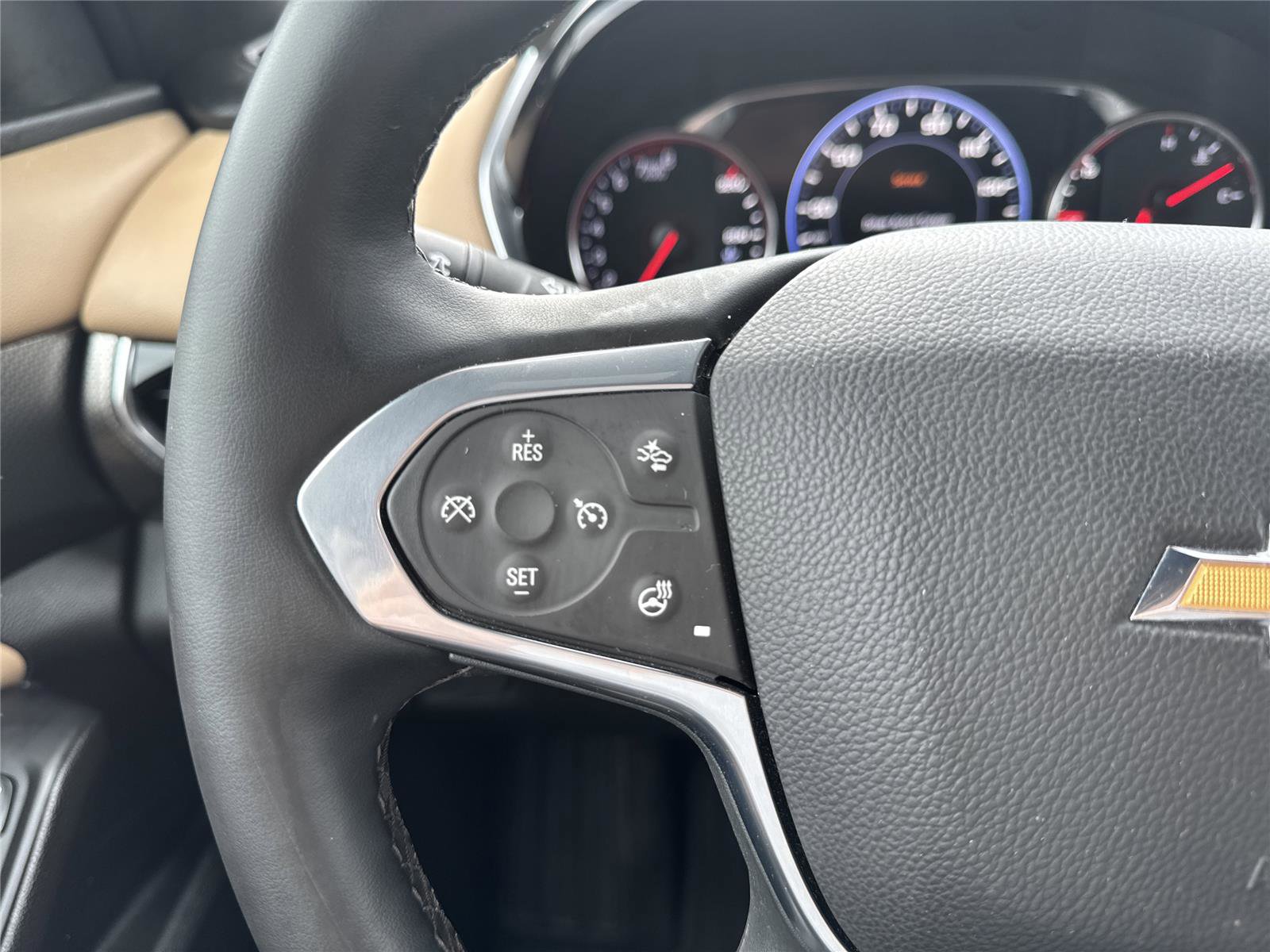 Used 2023 Chevrolet Traverse Premier image 35