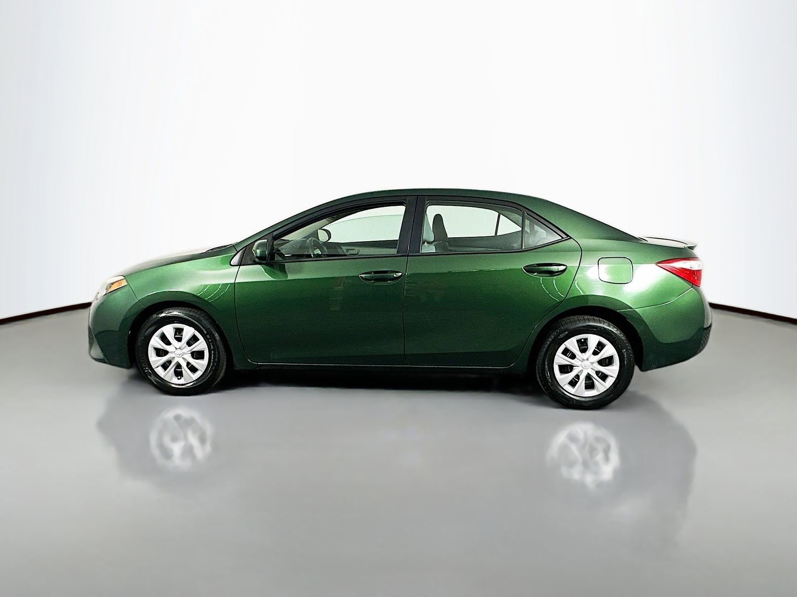 Used 2014 Toyota Corolla LE FWD image 4