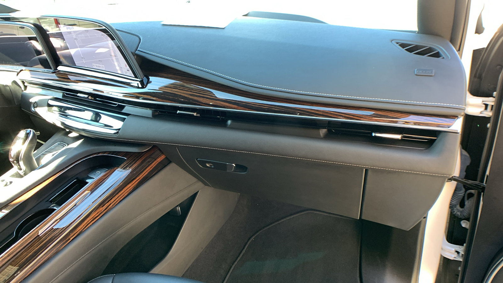 Used 2022 Cadillac Escalade Luxury image 36