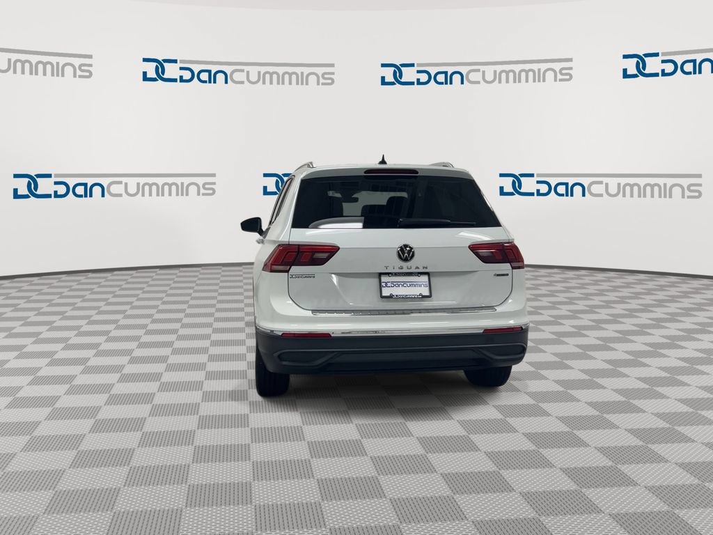 Used 2024 Volkswagen Tiguan SE AWD/4WD image 7