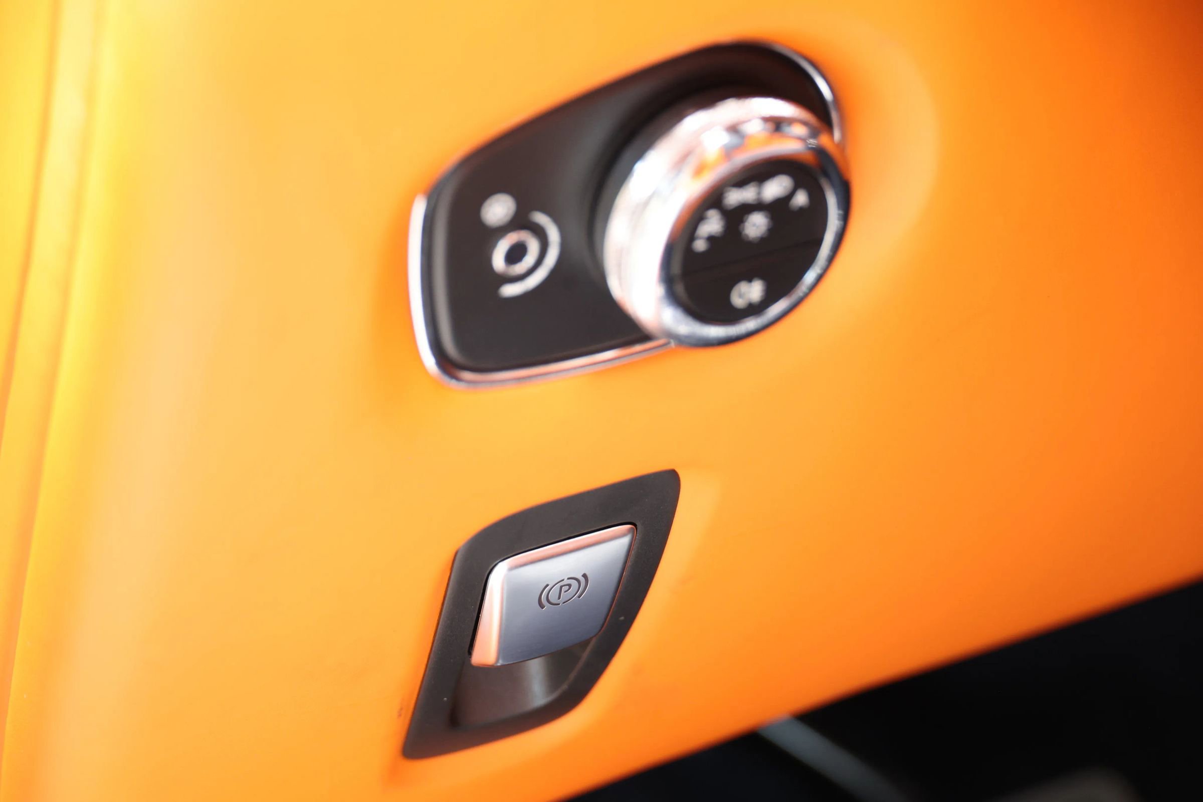 Used 2019 Aston Martin DB11 Volante RWD image 31