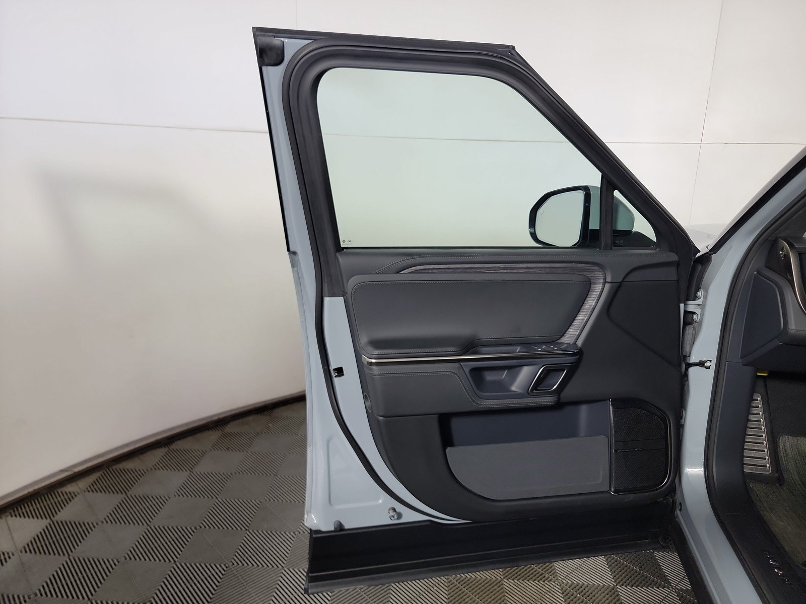 Used 2022 Rivian R1T Adventure AWD/4WD image 15