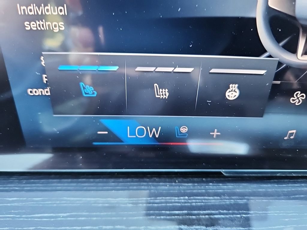 Certified 2025 BMW X7 M60i AWD/4WD image 37