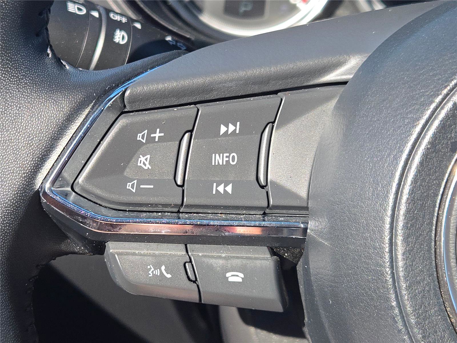 Used 2023 MAZDA CX-9 Touring image 38