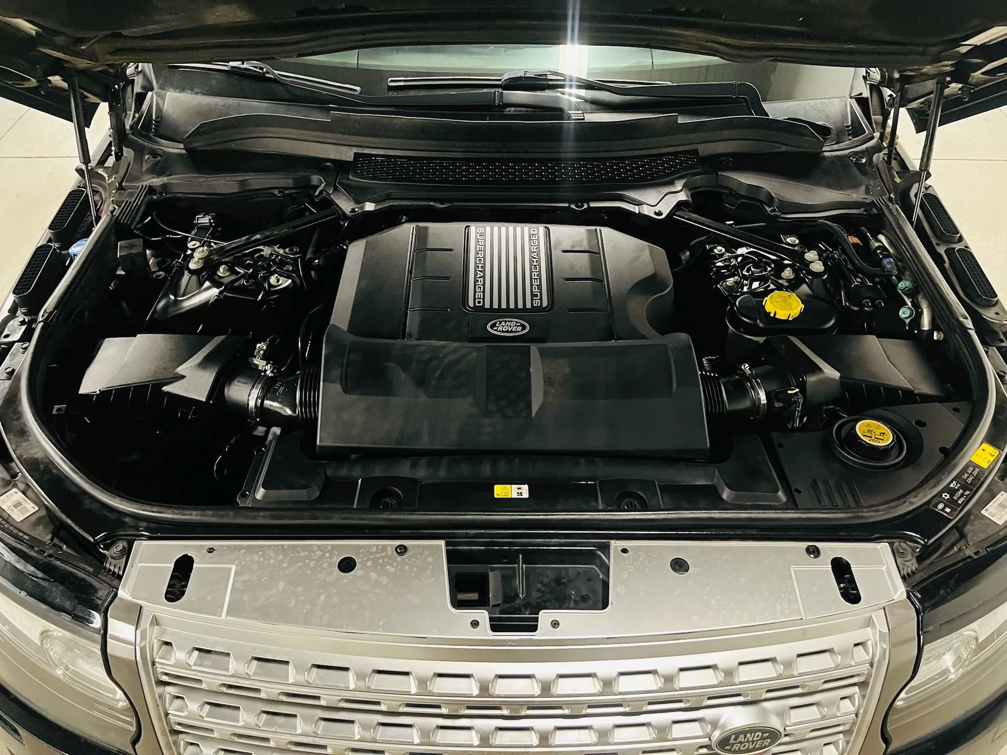 Used 2015 Land Rover Range Rover Supercharged AWD/4WD image 25