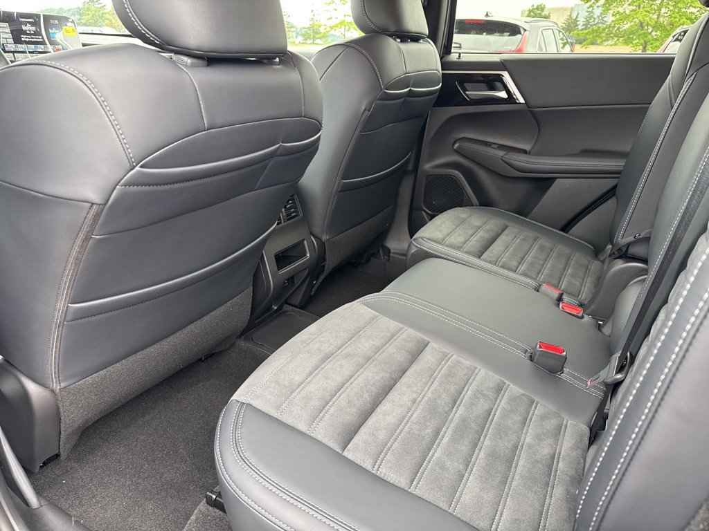 New 2025 Mitsubishi Outlander SE image 19