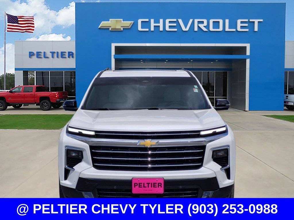 Used 2025 Chevrolet Traverse High Country FWD image 2