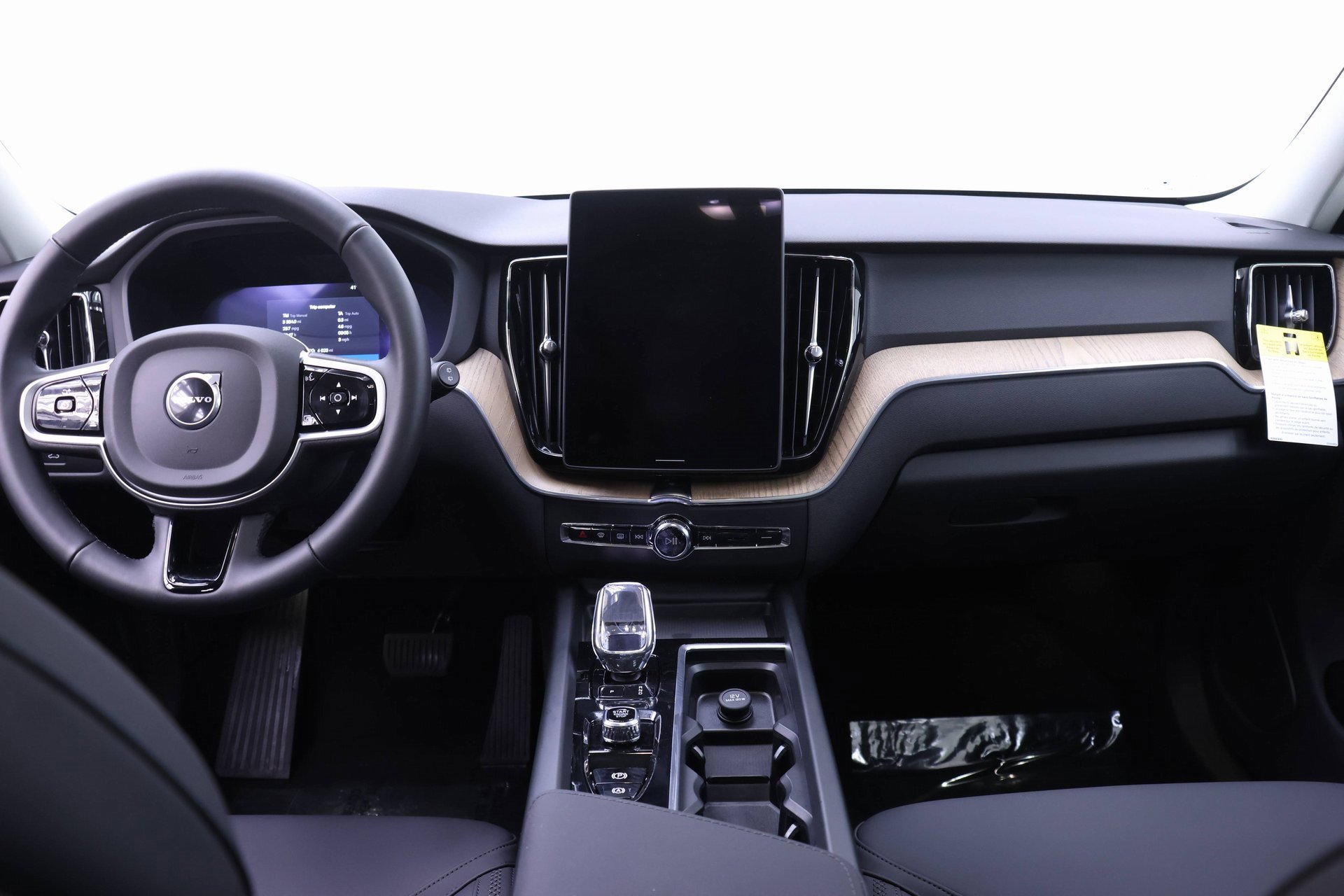 Certified 2026 Volvo XC60 B5 Plus w/ Protection Package Premier image 11