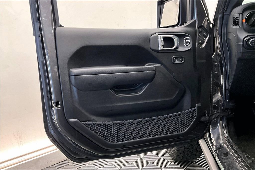 Used 2025 Jeep Gladiator Mojave AWD/4WD image 24