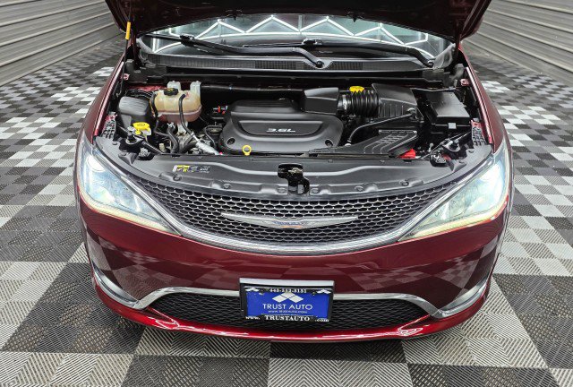 Used 2017 Chrysler Pacifica Touring-L FWD image 39